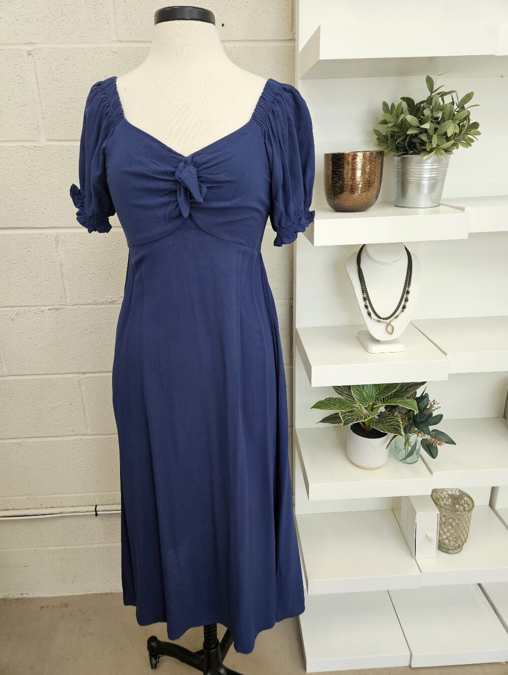 Tie Detail Sweetheart Neckline Midi Dress
